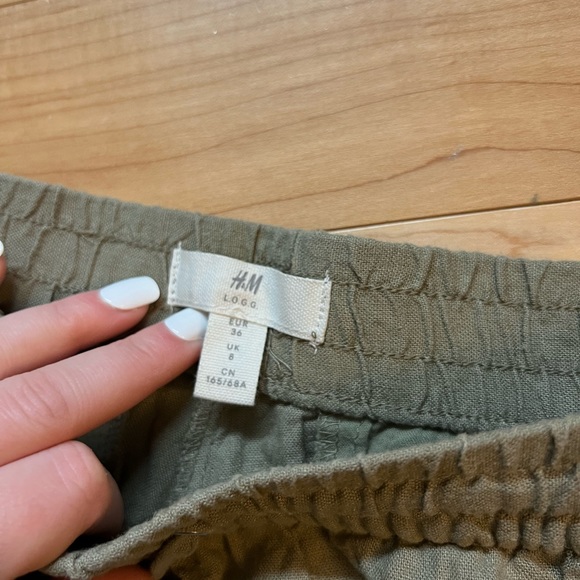 brand new H&M green shorts - Picture 3 of 4